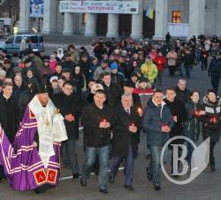 Чернігівці вшанували пам'ять жертв Голодомору - фото Чернігівці вшанували пам'ять жертв Голодомору - фото